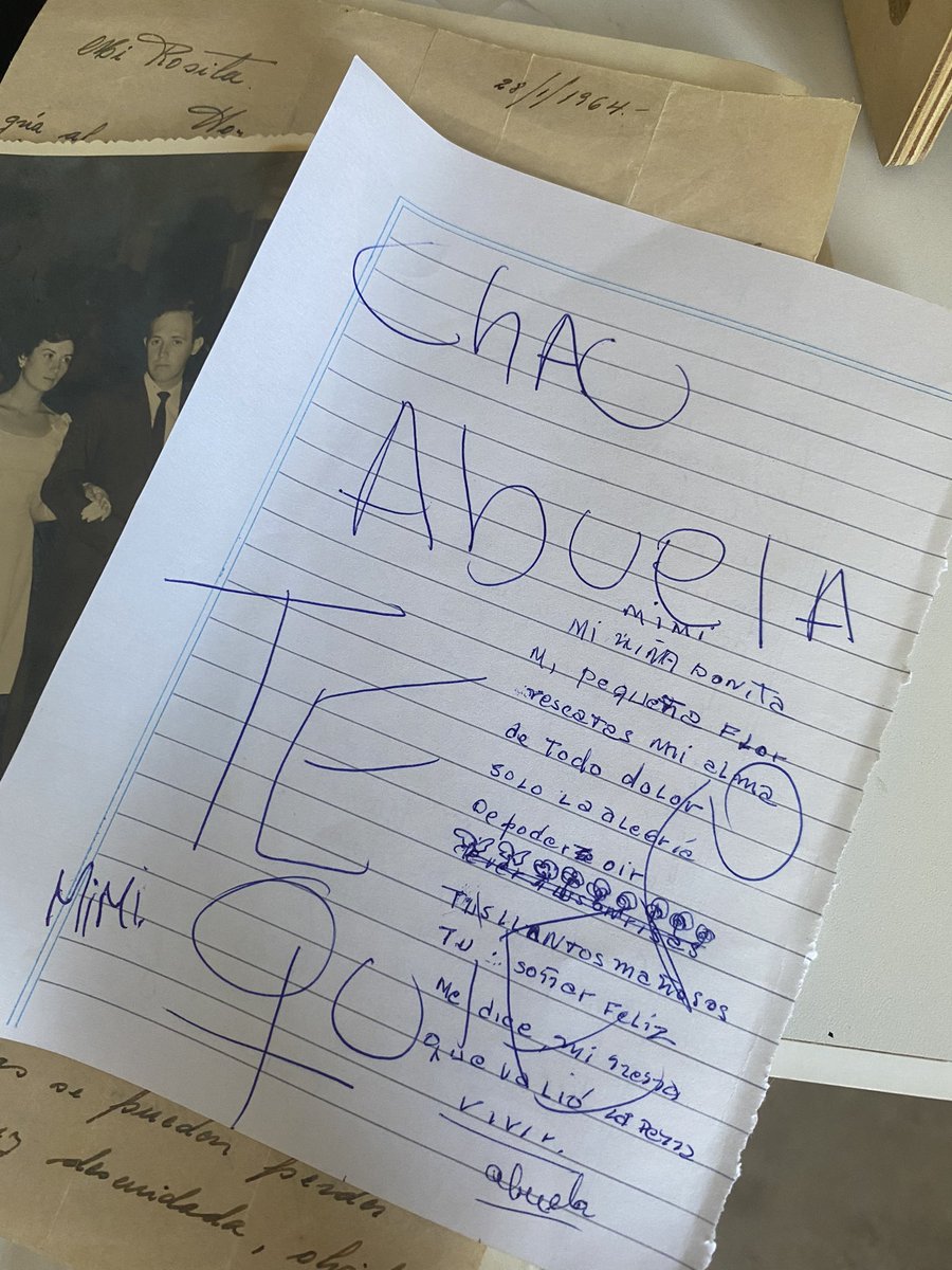 emimimipietra's tweet photo. Hoy se cumple un año de su partida. Me puse a chusmear sus fotos, cartas y me encontré con esta hoja.
Cuando me iba de su casa a la siesta la saludaba en un papel para no despertarla y ella decidió dedicarme esas palabras.
Lloré todo el día? Si https://t.co/Lmk5wL4H5H
