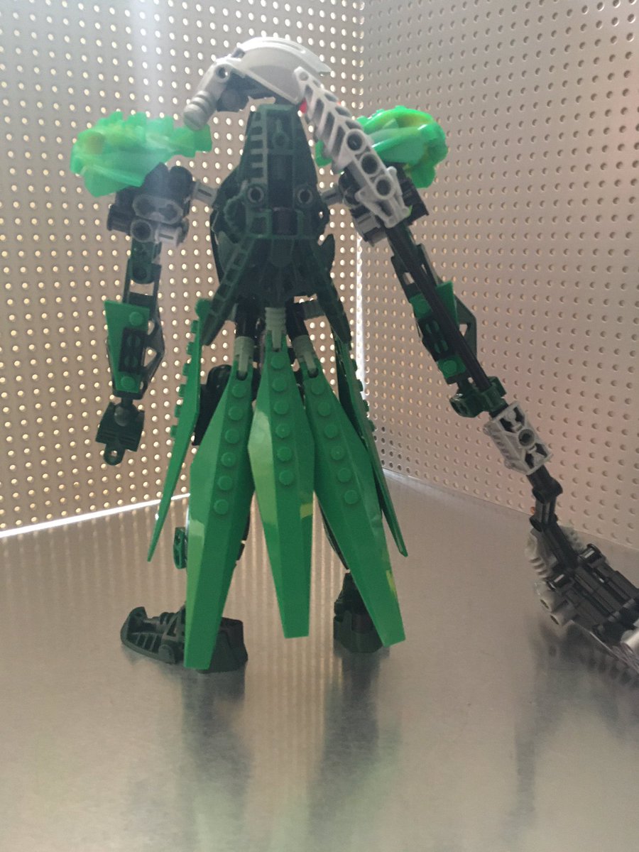 tsunammy376's tweet photo. Here’s my entry for the @Duck_Bricks Toa Nidhiki Fanon Contest! This is my 2nd time entering a contest, but my first with a real model! Voting isn’t available yet, but I hope you like mine enough to vote for it.
.
.
.
.
.
.
.
.
#lego #bionicle #duckbricks #bioniclecommunity https://t.co/ZJaToH40cp