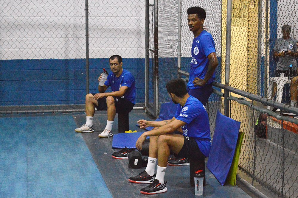 taubatefutsal's tweet photo. ✅Dia dos acertos finais, antes da estreia. Amanhã, é pra valer... É PLAY na Temporada 2023, com estreia na @lpfoficial ! 🚀⚪️🔵
#TaubatéFutsal #Umbro #Futsal #VaiTaubaté #CopadaLPF https://t.co/fEw5bzOoRH