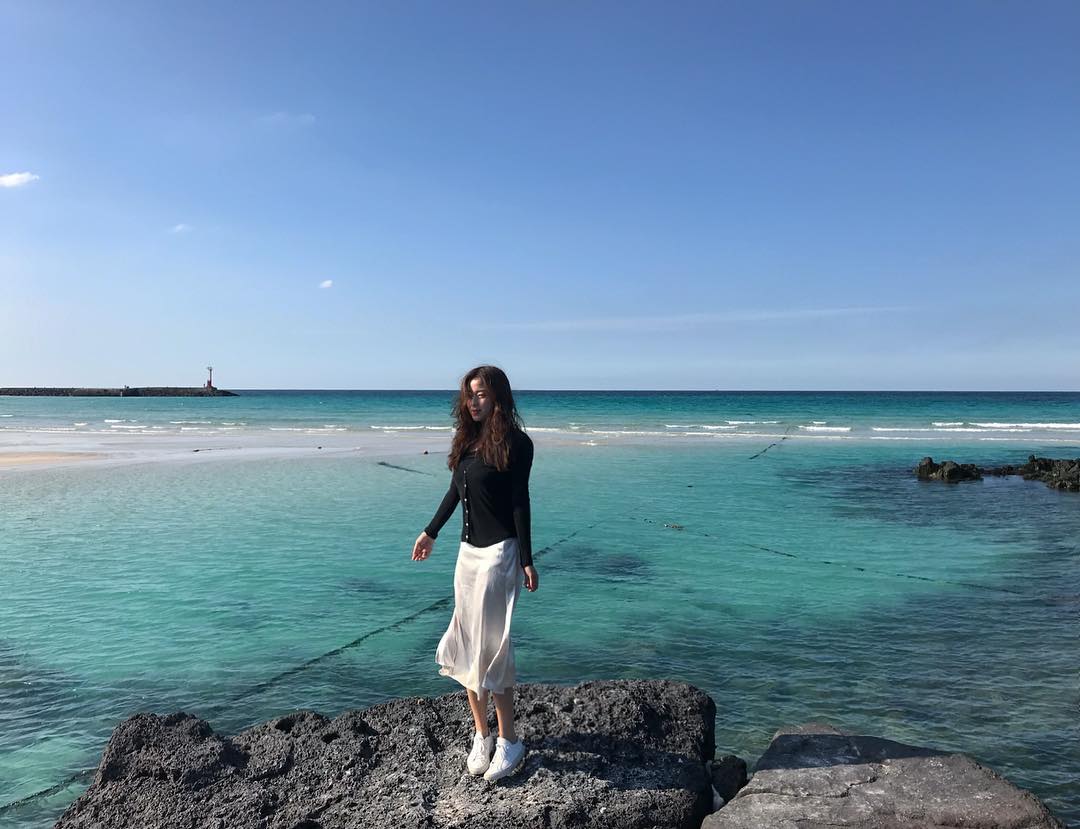 FuBiang's tweet image. Love is a good medicine that, when used well, can be missed for a lifetime. Used badly, it only hurts you over and over again