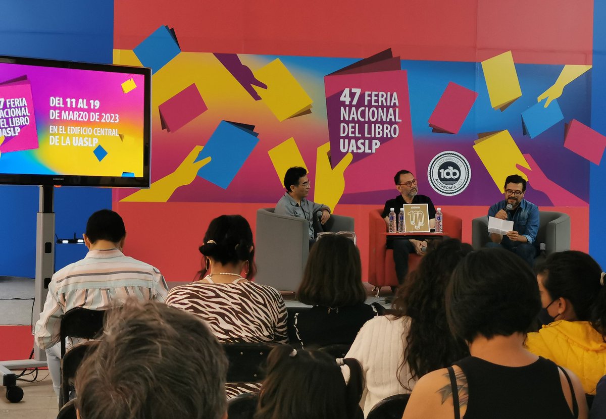 LaUASLP's tweet photo. Esta tarde la #47FNLUASLP es foro para la presentación del catálogo "100 carteles sobre la #Autonomía" con el Mtro. Federico López Escalante y los diseñadores Luis Boix y @octavio3vs https://t.co/Dd6bbS5O5f