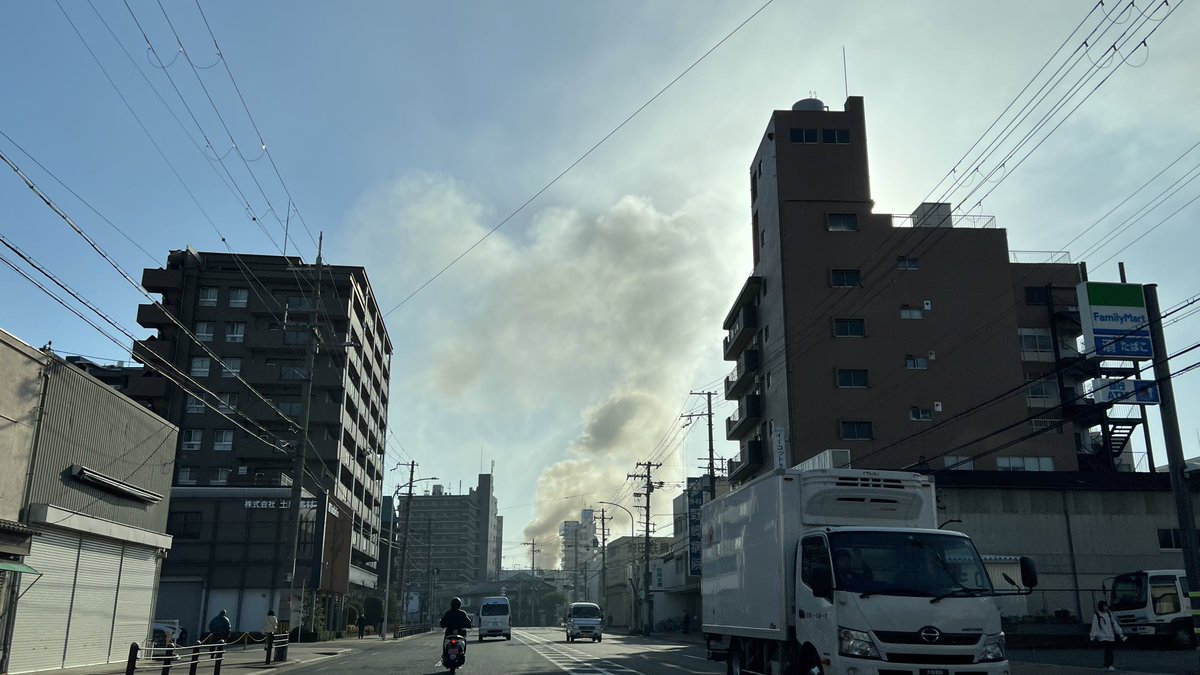 hiro_1ag's tweet photo. 煙が上がっている
布施駅の近くかな？？ https://t.co/HGkKo3wJdr