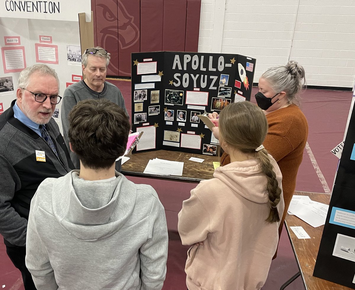 ErikAndersonMN's tweet photo. Regional @MNHistoryDay tonight @AugsburgU with some fabulous @edinaschools 9th graders showing off their hard work.
Hats off to @SwimNeyMaj and @mrgriggs_ for their leadership. #ehsgov https://t.co/n1Yxz7L4jp