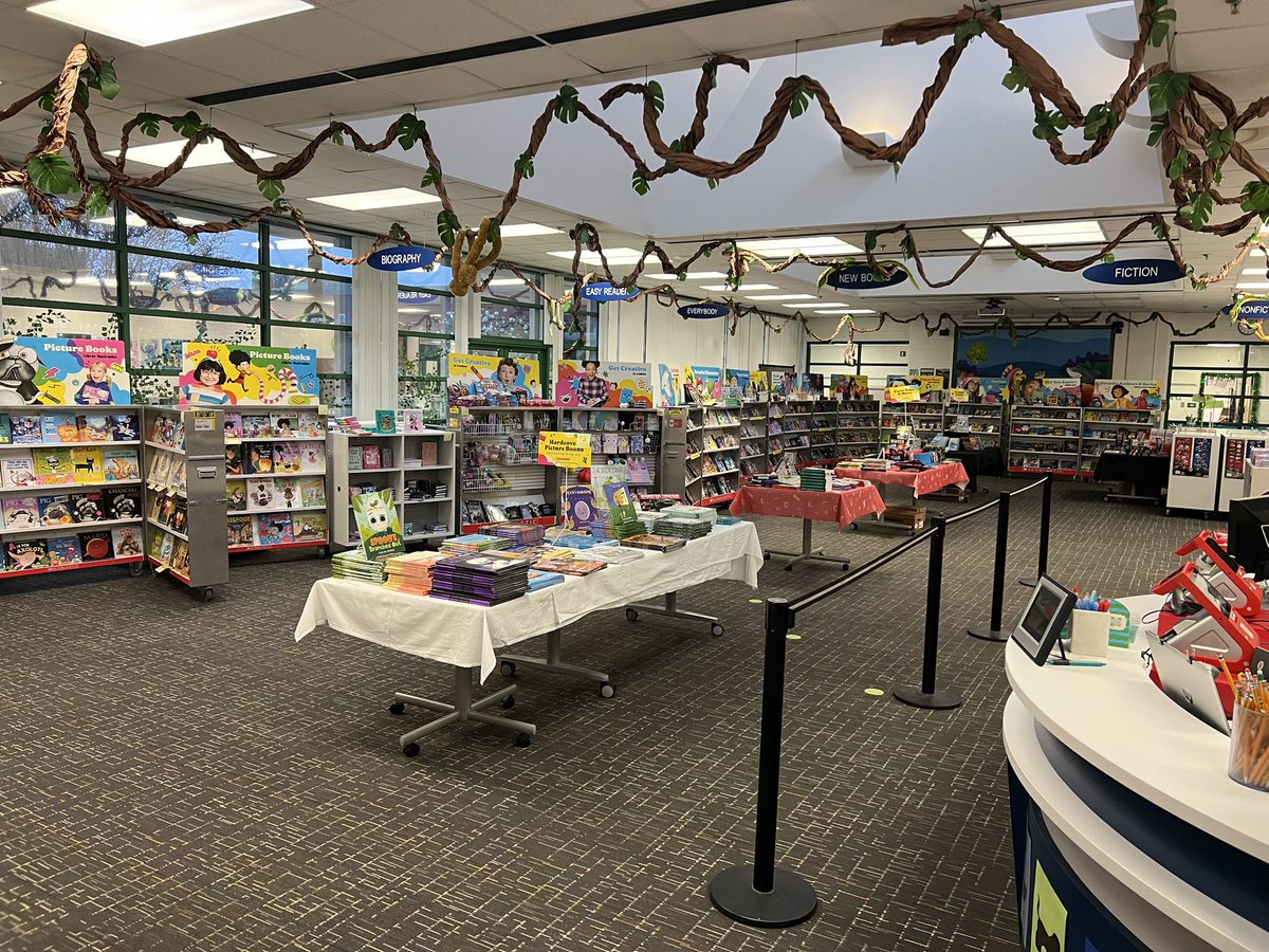 MrsPhillipsLMS's tweet image. The quiet before the storm! ❤️ #lovebookfairs!