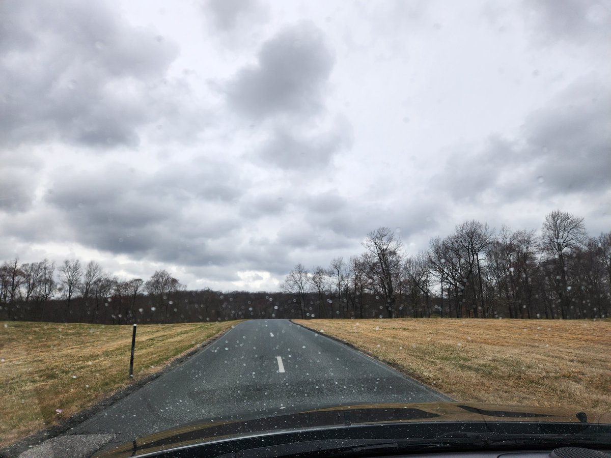 GaryS757's tweet photo. Rainy, cold day in Maryland... can't wait for spring!! https://t.co/ieQ6J1oRBt
