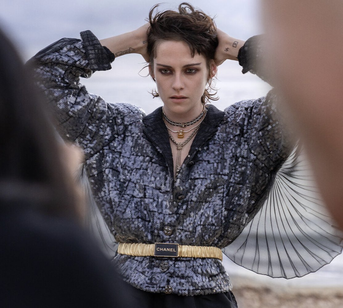 everydayrobsten's tweet photo. House Ambassador Kristen Stewart for @CHANEL’s Spring/Summer ‘23 Campaign — a thread ✨ https://t.co/wsKDTEznOl