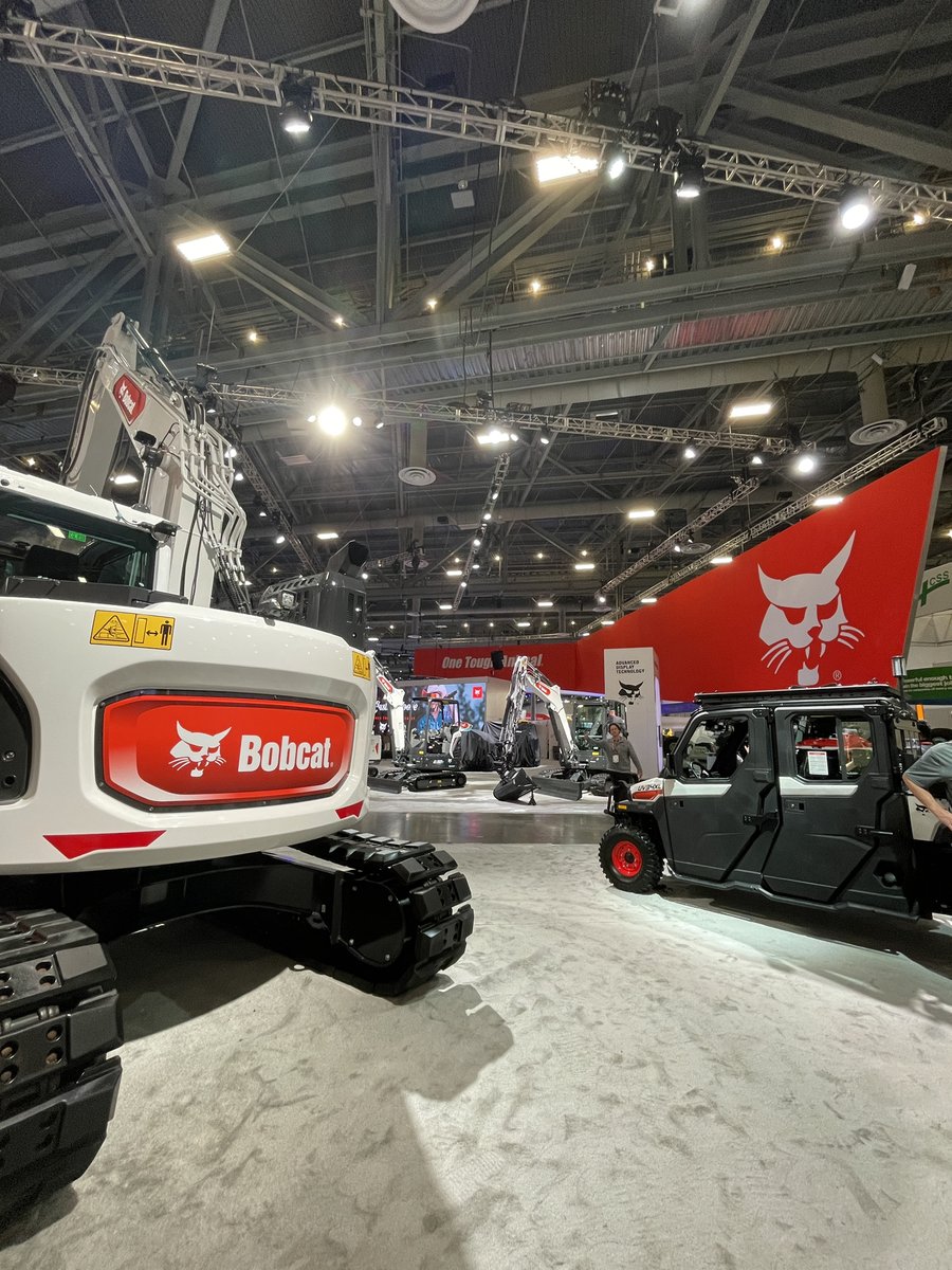 BobcatCompany's tweet image. Less than 24 hours until @conexpoconagg! #OneToughAnimal #CONEXPOCONAGG