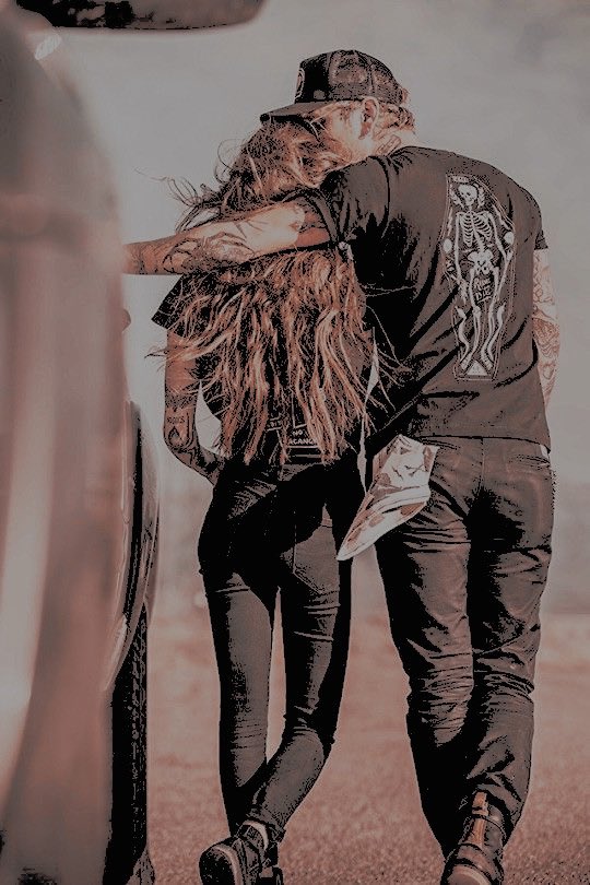 You got that James Dean daydream look in your eye. And I got that red lip classic thing that you like, And when we go crashing down, we come back every time. 'Cause we never go out of style,
You got that long hair, slicked back, white T-shirt…

<a href="/Ghoulieprince/">𝙈𝙖𝙩𝙚𝙤</a>