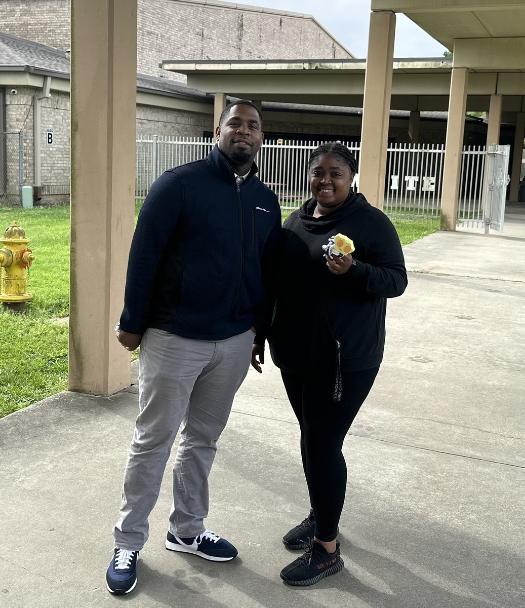 Bulldogs_WCHS's tweet photo. A great Monday for an MTSS ice cream celebration and a token of our appreciation for our teachers and all of their hard work! #InspireTomorrow #BulldogsExcel https://t.co/0IWWpk8BZ8