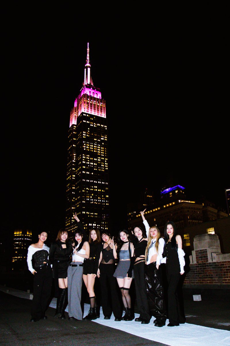 🌟Empire State Building lighted up with TWICELIGHTS🌟
Thank you @empirestatebldg @musiciansoncall ❤
Thank you ONCE❤

#TWICE #트와이스 #READYTOBE #SETMEFREE
