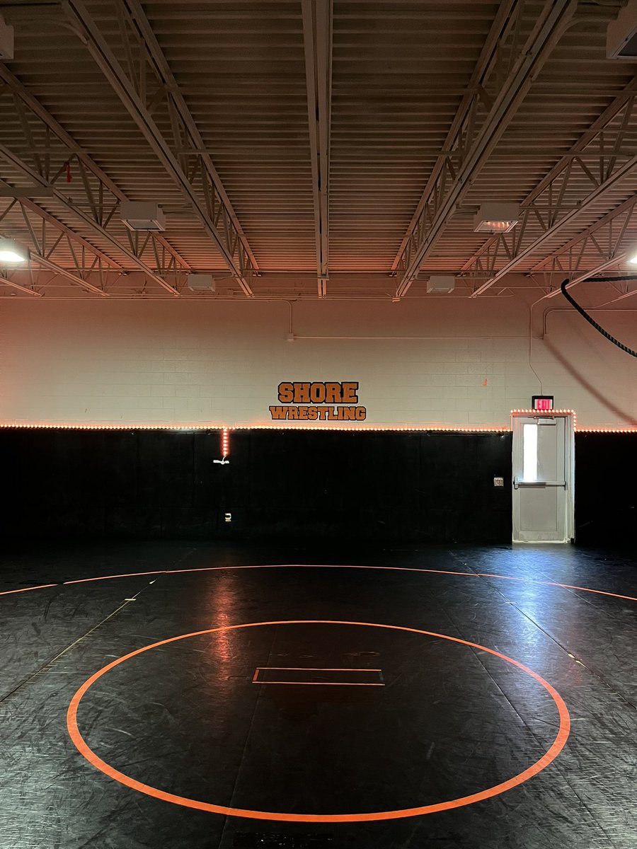 ShoreJh's tweet photo. Big things on the horizon! Jersey Shore High qualified 7 wrestlers for the Keystone State Championships! This is the most wrestlers we have qualified in the history of our program at the middle school! Always a great day to be a BULLDOG!!! #HorizonView @JSAMSROCKS @shoresports2 https://t.co/TSJwF7UVyy