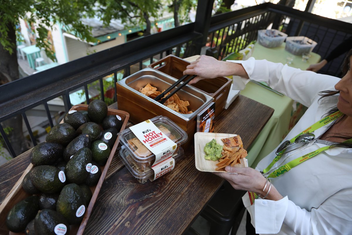 HalfBakedMediaX's tweet image. RT @MOMITFORWARD A20: They are GUAC’IN GOOD THAT’S WHY LOL..  #ad #gno #SparkTheGood #SXSW PLS RT