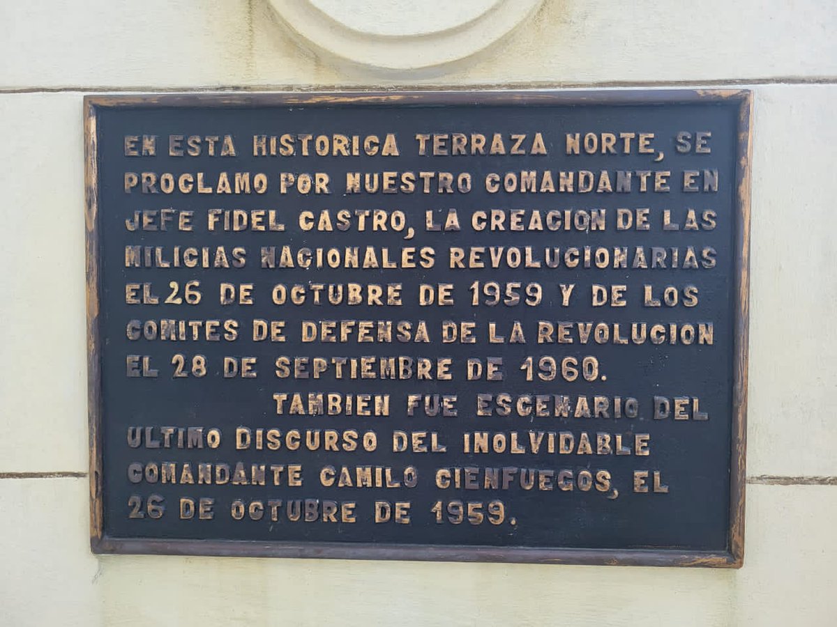 FeuCuba's tweet photo. #FEUdeCubaRecuerda ✊🏽🇨🇺||

👉🏽 Los sucesos del #13DeMarzo, hoy nuestros universitarios rindieron homenaje frente al Museo de la Revolución a nuestros héroes y mártires, demostrando una vez más que #CubaViveEnSuHistoria 🙌🏽.

#SomosFEU 
#TenemosMemoria
#MejorEsPosible https://t.co/IWhAYDjziE