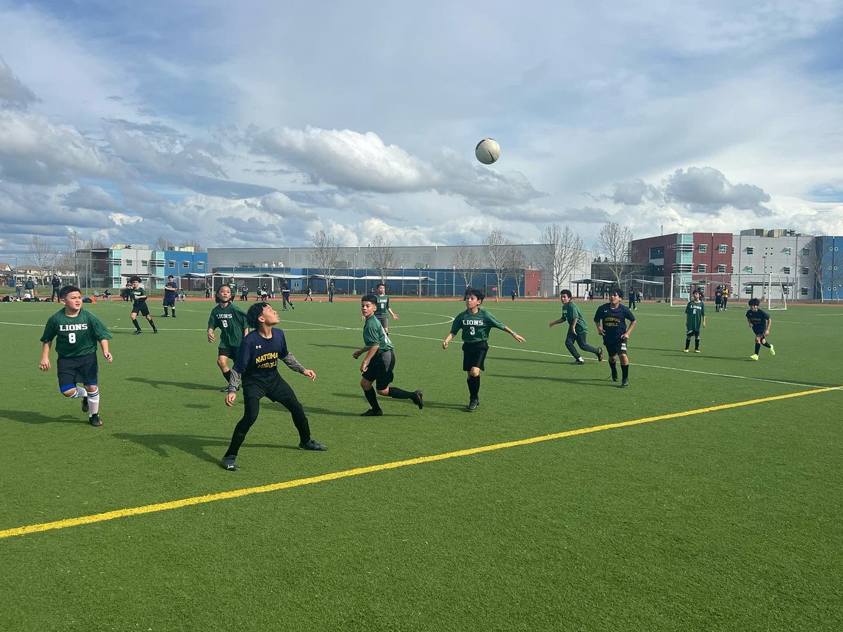 AthleticsNusd's tweet photo. The NUSD 6th Grade ⚽️league took advantage of the break in weather for make-up games 👏🏽👏🏽… Leroy Greene traveled to Natomas Middle & enjoyed play w/this amazing backdrop of 🌤️& blue skies!! #workinghardhavingfun #nusdstudentathletes @LGA_Athletics @ThePantherWay @NatomasUSD https://t.co/XlbYWH0sKx