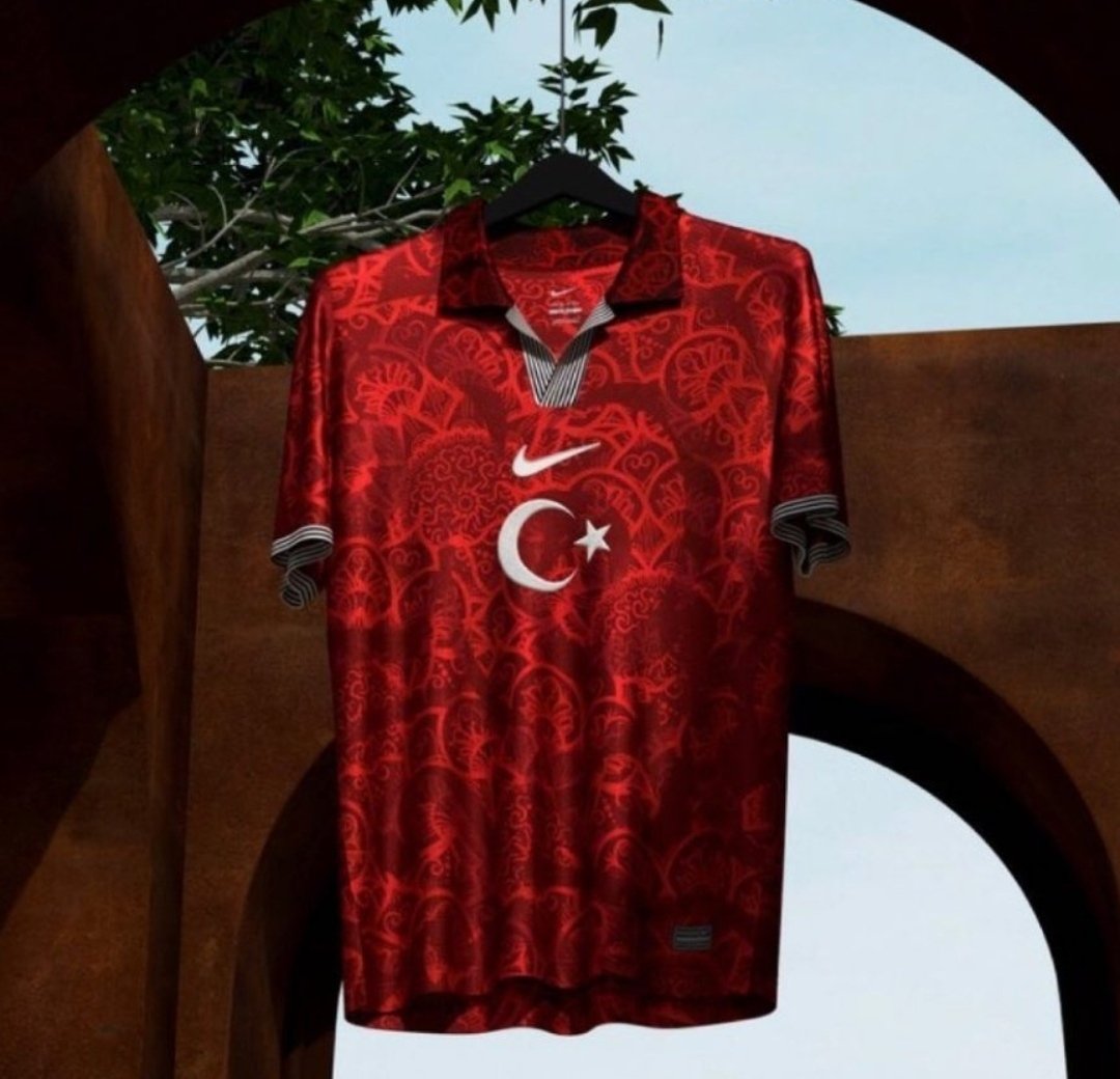 #ZamGeldi
Aga gözünüzü seveyim şu formayı bulun bana lütfen bulamadım hiçbir yerde ve milli maça yetişmesi lazım aga düğüm de bile giyerim o derece sevdim bu formayı.