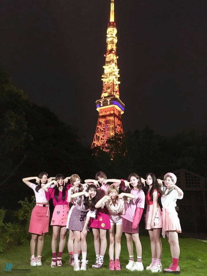 pinkot9's tweet photo. From Tokyo               to                  New York https://t.co/Cflb2sW0CY