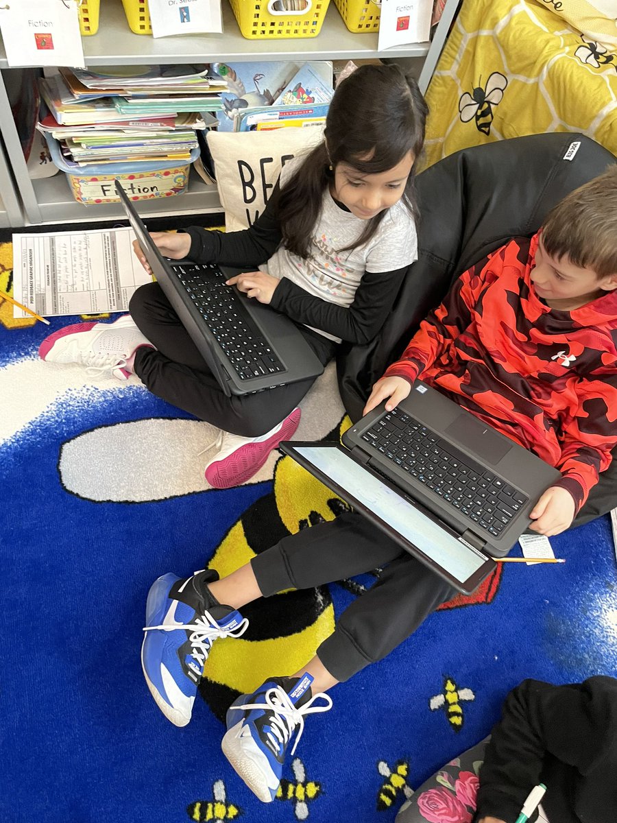 BouamriBusyBees's tweet photo. The Bees worked hard to provide each other detailed feedback on their weather PBL. #POGPOL https://t.co/cF1FaDa6Gg