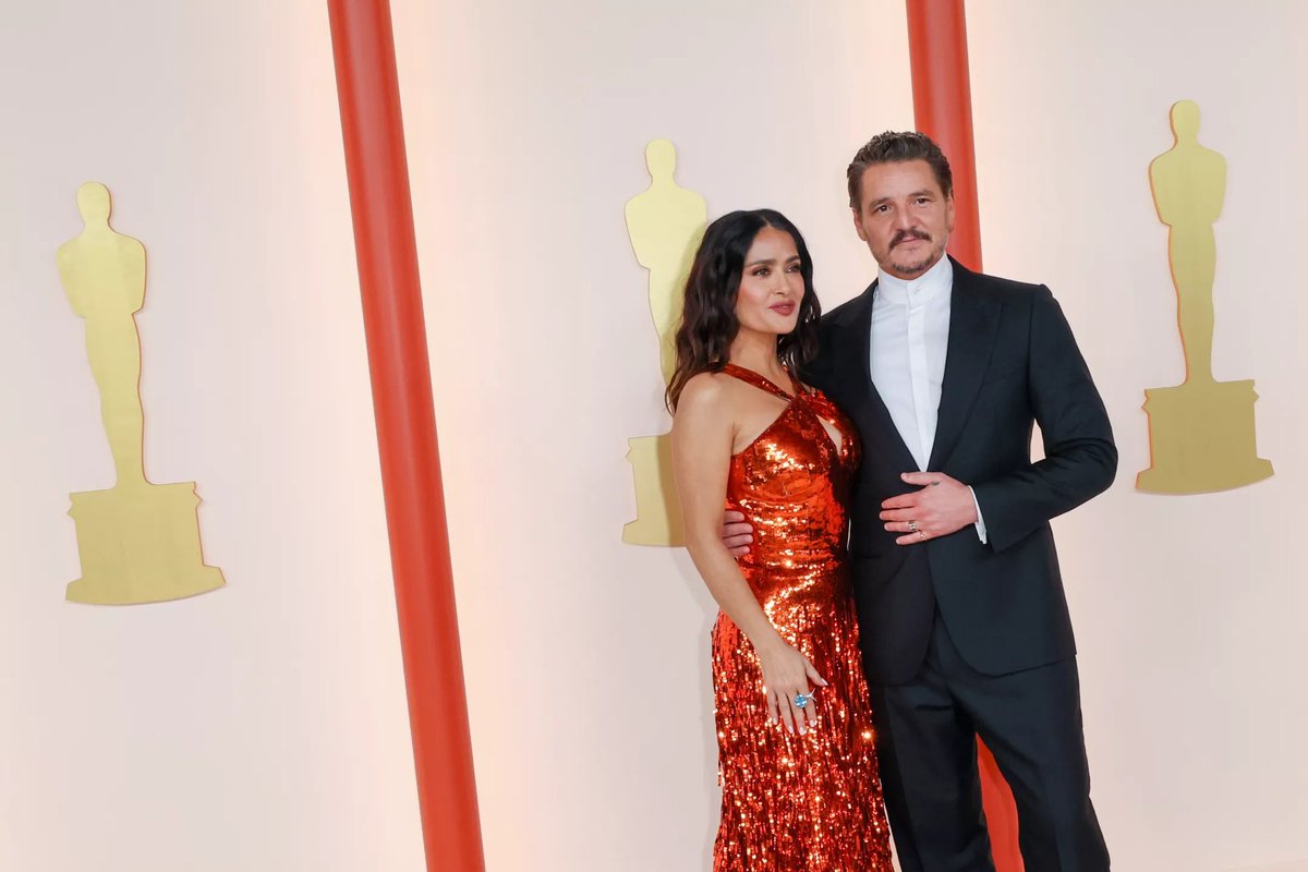 Omg!2 of my fave celebs in one photo!.#PedroPascal #salmaHayekPinault     Both have played sexy vampires before