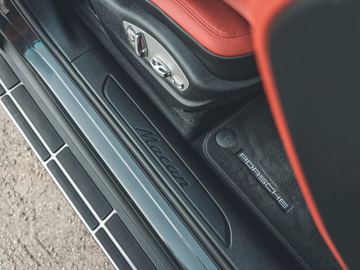 The best Porsche Macan floor mats dlvr.it/Skr9vW