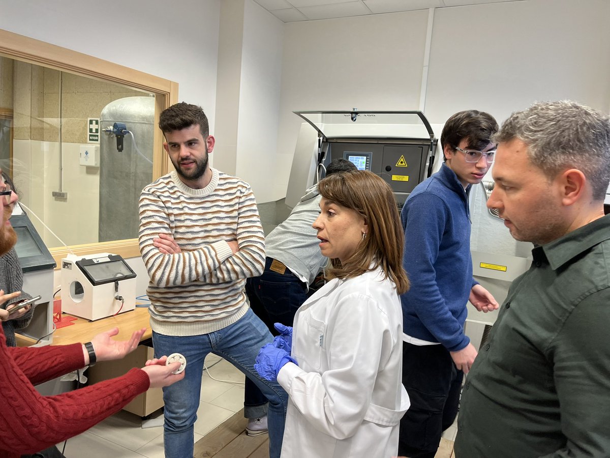 masterUVigo's tweet photo. Primeras clases presenciales en la @unileon para las clases presencial del máster en industria 4.0 @masterUVigo gracias a la ayuda del equipo de gobierno de la @uvigo y a los compañeros de la @unileon que permitieron organizar la visita https://t.co/sL0W6skkyJ