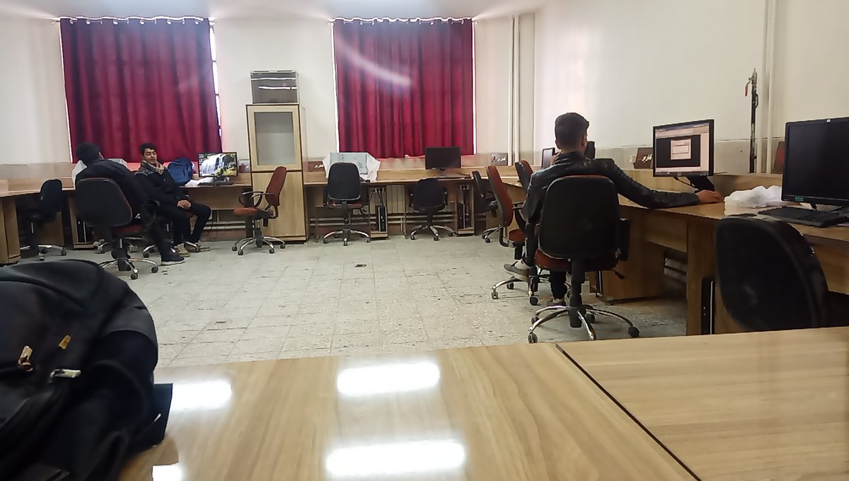 mossis75's tweet photo. واقعن باید تاسف خورد که دانش آموز هنرستانی امروز اومده مدرسه🤣 https://t.co/BJkaPWPzSH