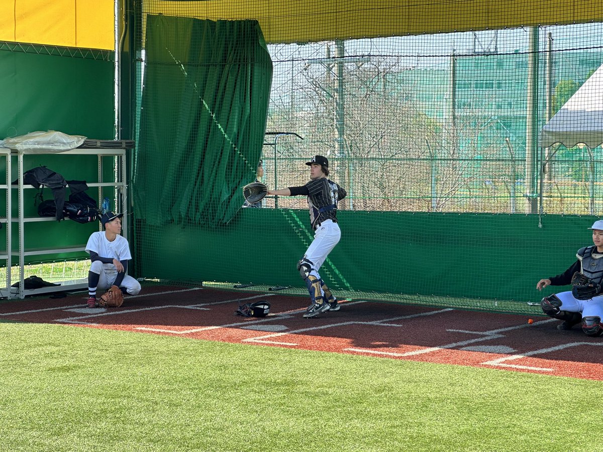 VanAsahi's tweet photo. The players have fun practicing with the university students. Three turtles with one lane having an automatic pitching machine. Pitchers have a different routine. https://t.co/LYWdbOLfOl