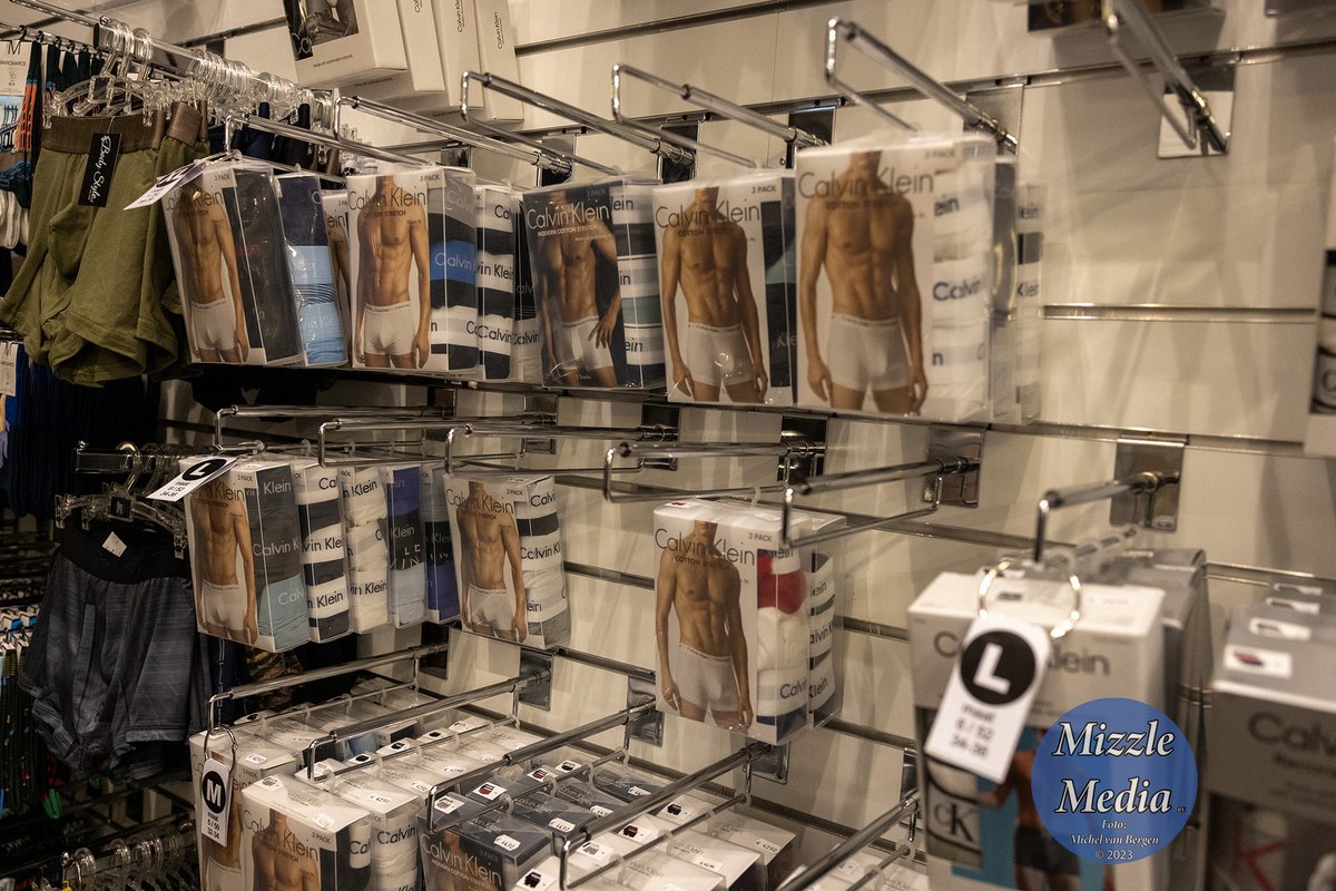 mvbergen's tweet image. Melding #ramkraak op winkel aan de #Laat in #Alkmaar, veel schade en dader heeft alleen onderbroeken meegenomen. Zie facebook.com/MizzleMediaNL/…