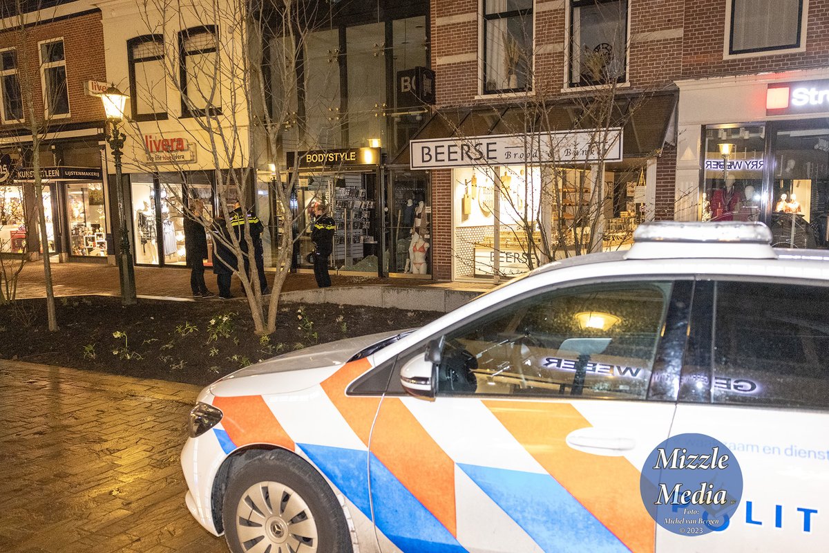 mvbergen's tweet image. Melding #ramkraak op winkel aan de #Laat in #Alkmaar, veel schade en dader heeft alleen onderbroeken meegenomen. Zie facebook.com/MizzleMediaNL/…