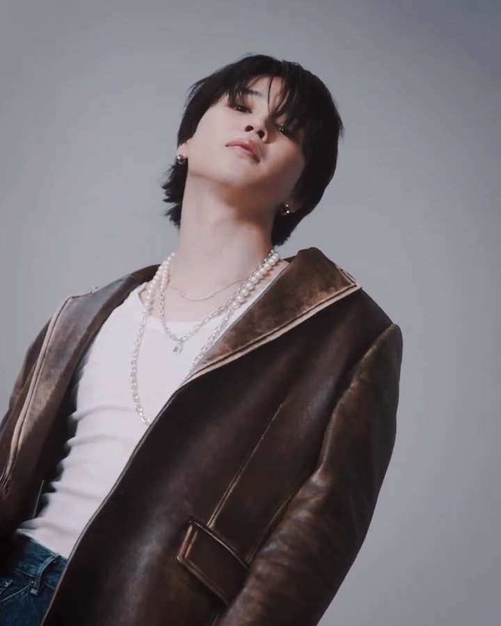 vogue настолько потрясающе знают свою работу, что попытались запечатлеть почти каждую татуировку чимина. 

издание, которому мы доверяем.