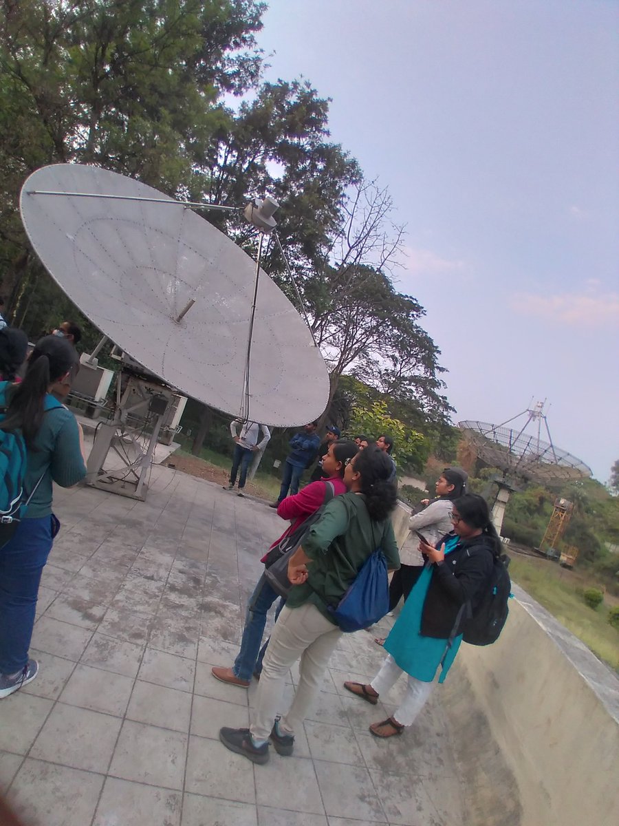 RichaNaja's tweet image. RAS-2023 (#Radio #Astronomy School)  @NCRA_Outreach - D1: started with exciting lectures on basics of radio astronomy, #interferometry, #pulsar, #solar imaging, then a visit to 15m/4m #telescope..  &amp;amp; concluded with beautiful thought by divya oberoi
&quot;we all share the same sky&quot; 😇