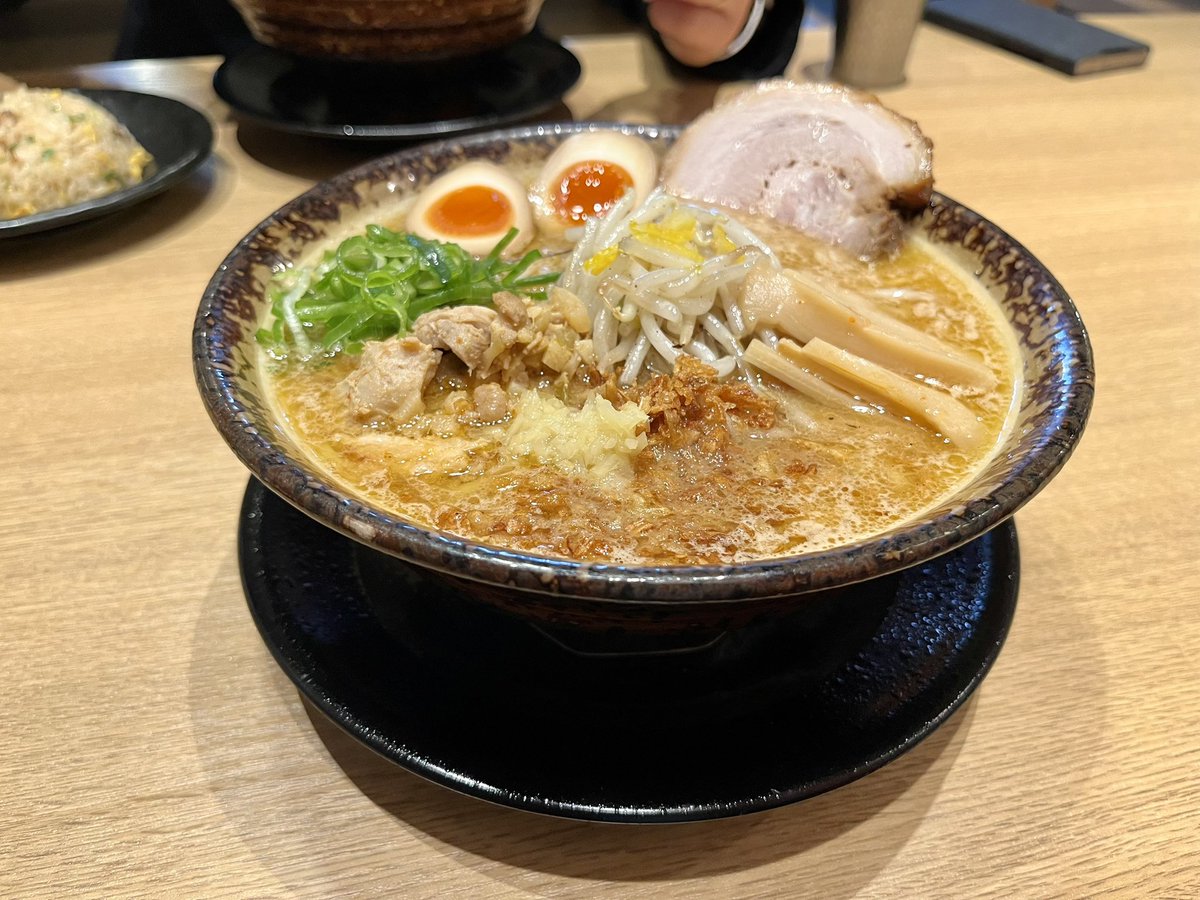 taremetabo's tweet photo. さど調剤グループの光谷さん（@Mitsuya_Ryota）と新潟薬科大学へ💡3地方薬局を攻める在籍型出向研修 #マワレ の紹介もしてきたよ！

光谷さんオススメのまごころ亭にて、特製吟醸味噌らーめんもー🍜← https://t.co/YCc67JHZqE