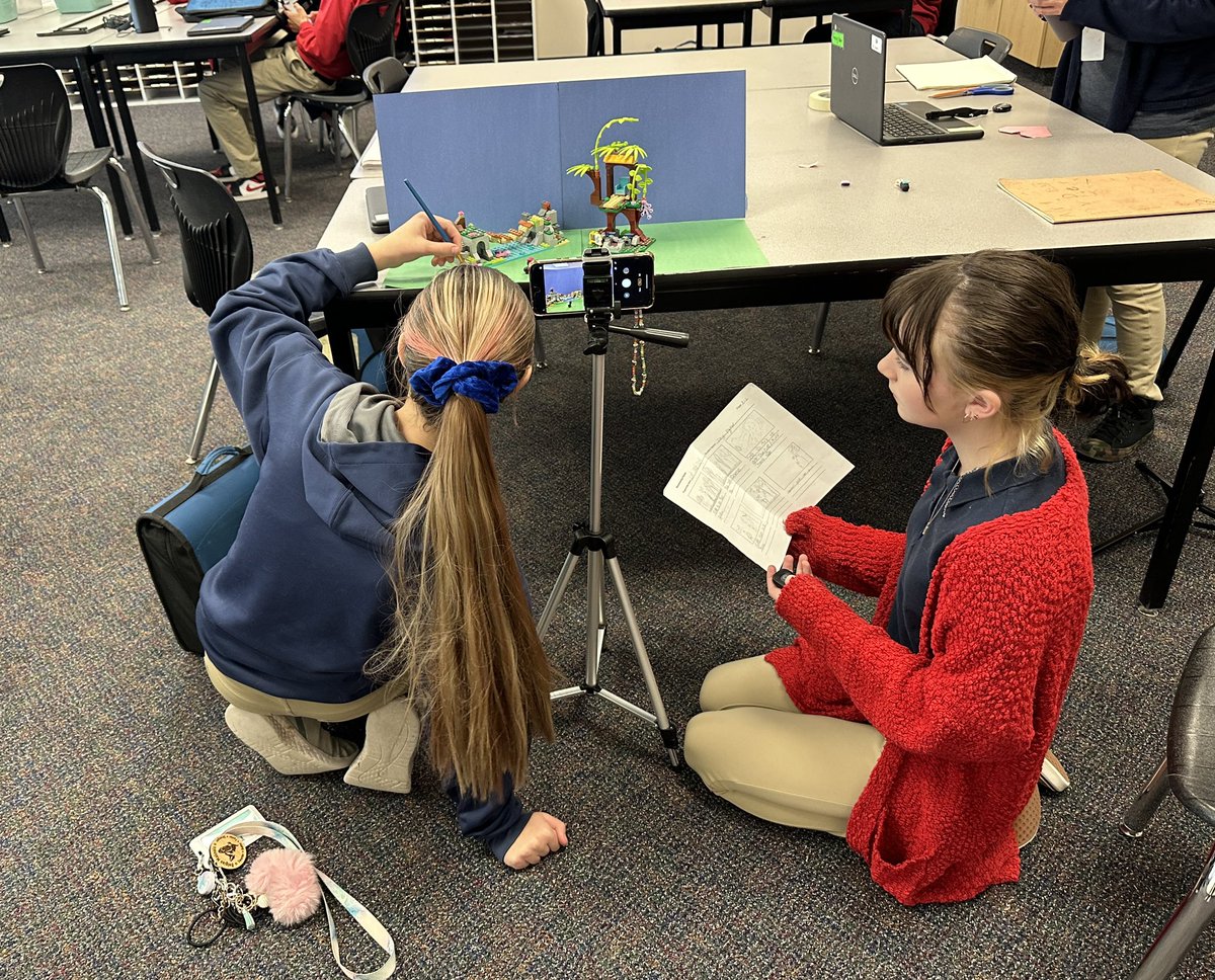MrsAlexaOkey's tweet photo. Watching my students collaborate this week has been SO much fun! They’re enjoying their work AND learning both social and technological skills that are relevant in today’s world. #whyiquest #uted #utahedchat #charterschools @questjrhs @utahcharters @UTpubliced https://t.co/SmywU2tnw4