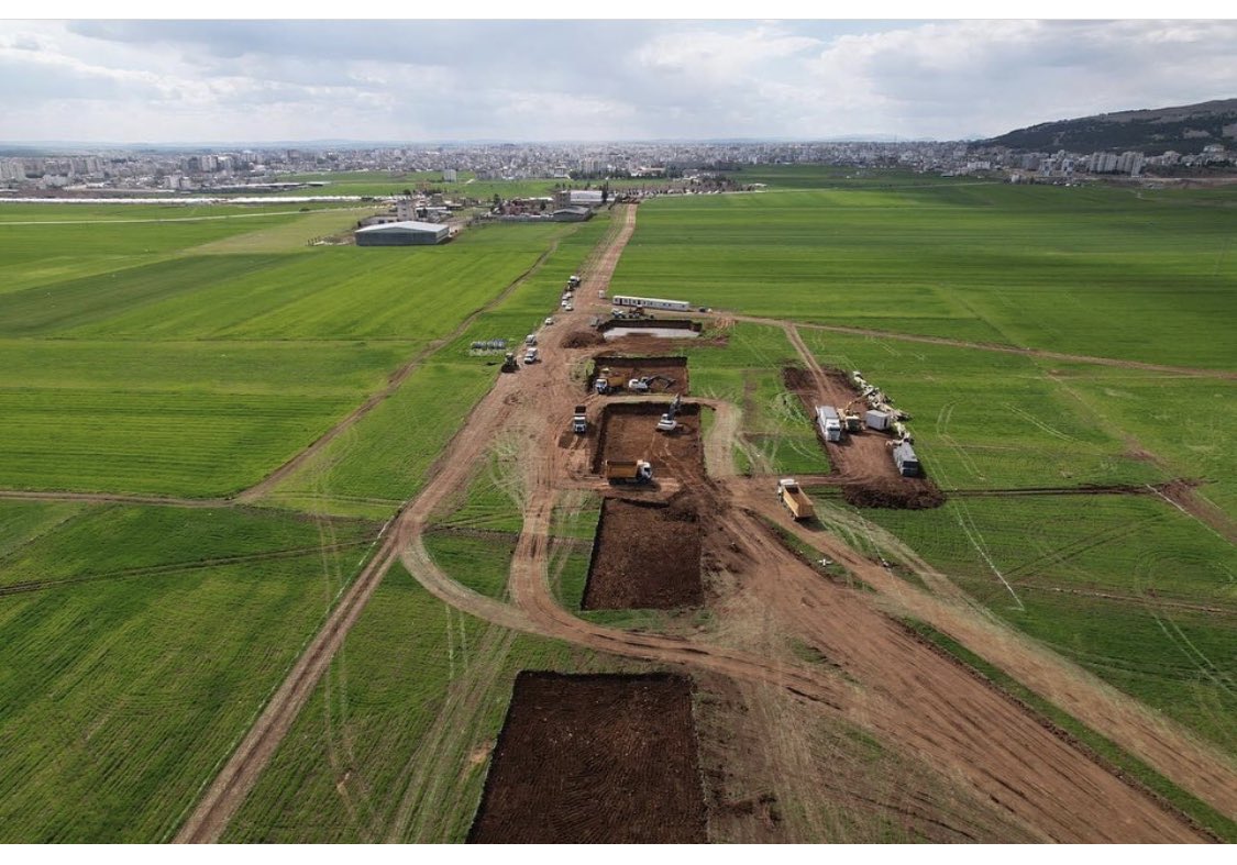 tarimyazari's tweet photo. Deprem konutları için seçilen alanlara bakın!

- Kahramanmaraş’ta ceviz,badem, zeytin,Antep fıstığı ıslah merkezi arazisi

- Adıyaman’da buğday ekili araziye TOKİ deprem konutu yapıyor 👇👇

Tarım alanlarına deprem konutu olur mu? https://t.co/FnPNE1WvkC @tarimyazari aracılığıyla https://t.co/WNKHBe3fii