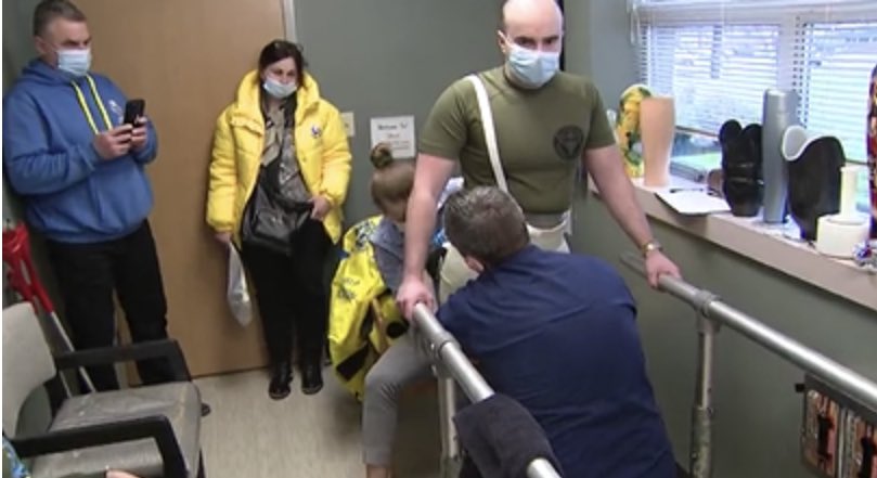 JenDowlingNews's tweet photo. Two Ukrainian soldiers that lost their limbs in Russia's war against Ukraine are closer to gaining back more mobility.  They were fitted for prosthetics in Everett Monday. 
#ukraine #fox13 #fox13seattle #fox13news #seattle #everett #ukrhelp #seattlenews @fox13seattle @UkrHelp_US https://t.co/T7ilC2LbDj