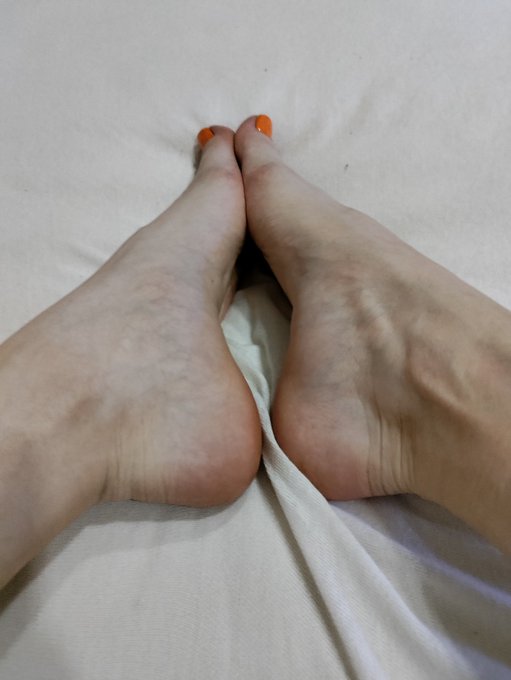Do you like my foots?  #foots #toes https://t.co/GlPXVwyVHJ<a href="/tag/foots"class="tags">#foots</a><a href="/tag/toes"class="tags">#toes</a>