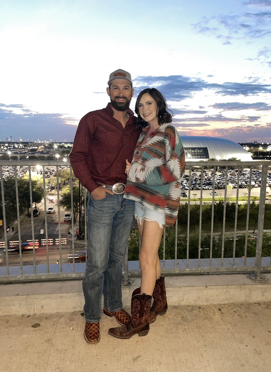 MoCammarata15's tweet photo. Cody Jinks 🎤 https://t.co/nXT34x3jop