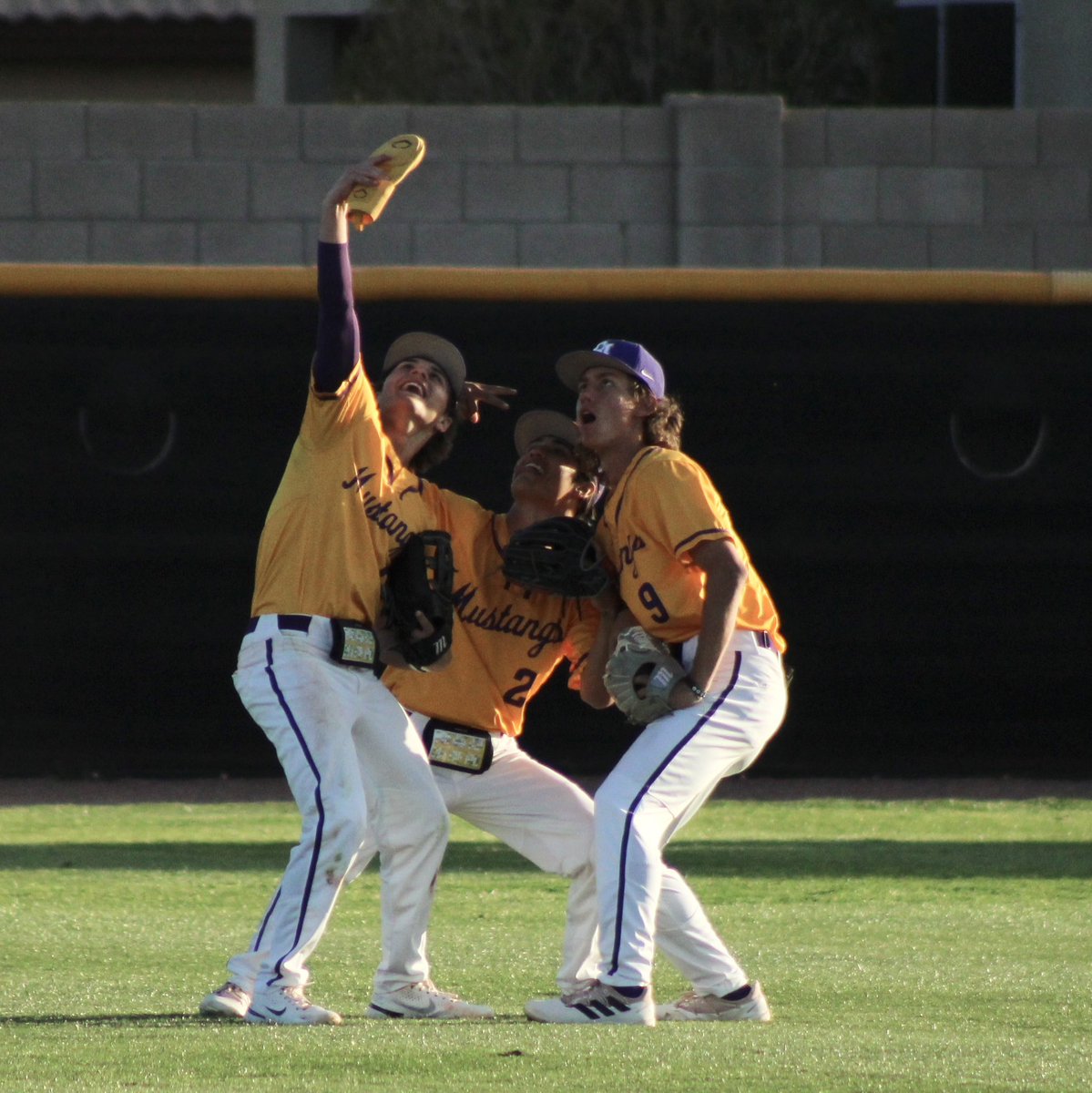 SMHSMustangBB's tweet photo. Mustangs 4, Cherokee Trail 2
Bryce Madison picks up the win going the first 4 innings and Andrew Balian picks up the save throwing the final 3 innings. Matthew Shultz led the offense with two hits including a double. Braden Harvey’s spectacular catch sealed the victory. https://t.co/gJcIq73jYg