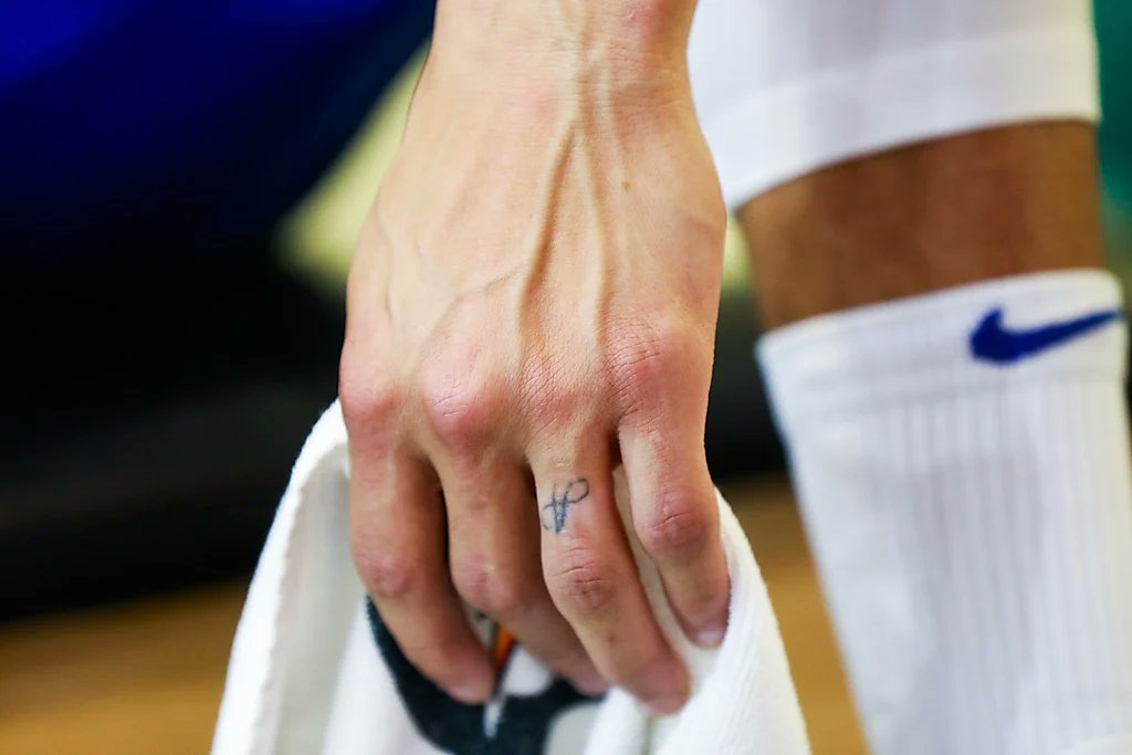 Aggregate more than 72 steph curry ring tattoo best - in.eteachers