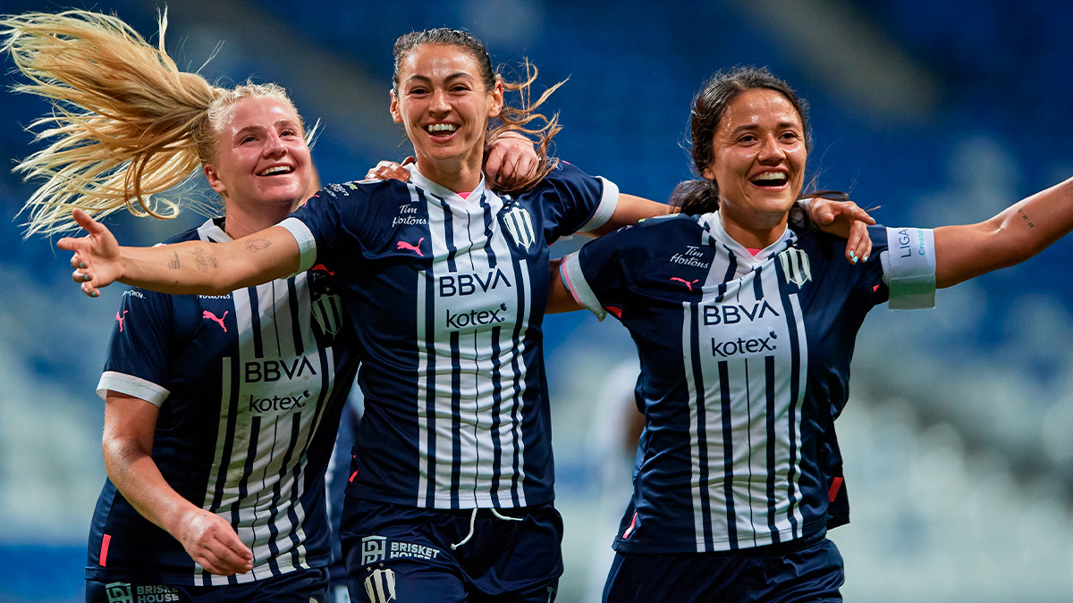 HTrickk's tweet photo. El #MonterreyFemenil sigue con paso perfecto, ahora arrolló 5-0 al #PachucaFemenil con #HatTrickk de Christina #Burkenroad y tantos de #RebecaBernal y #YamiléFranco Las #Rayadas enfrentarán a su máximo reto en la próxima jornada, #ChivasFemenil, ¿podrán derrotarlas? https://t.co/PpwZuU0UDt