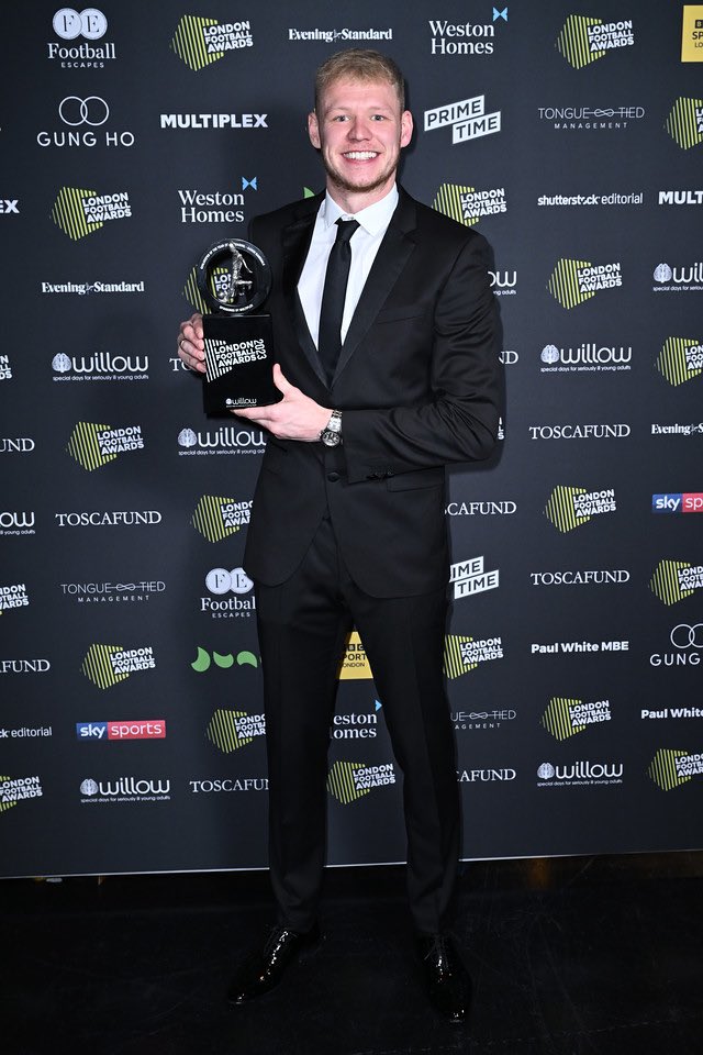 idextratime's tweet photo. Para peraih penghargaan di London Football Awards tadi malam :

🇪🇸 Mikel Arteta (Manager of the Year)
🏴󠁧󠁢󠁥󠁮󠁧󠁿 Bukayo Saka (Young Player of the Year)
🇳🇴 Martin Ødegaard (Player of the Year)
🏴󠁧󠁢󠁥󠁮󠁧󠁿 Aaron Ramsdale (Goalkeeper of the Year)
🇦🇺 Sam Kerr (Woman Player of the Year)

Dominasi Arsenal.. 👏👏
