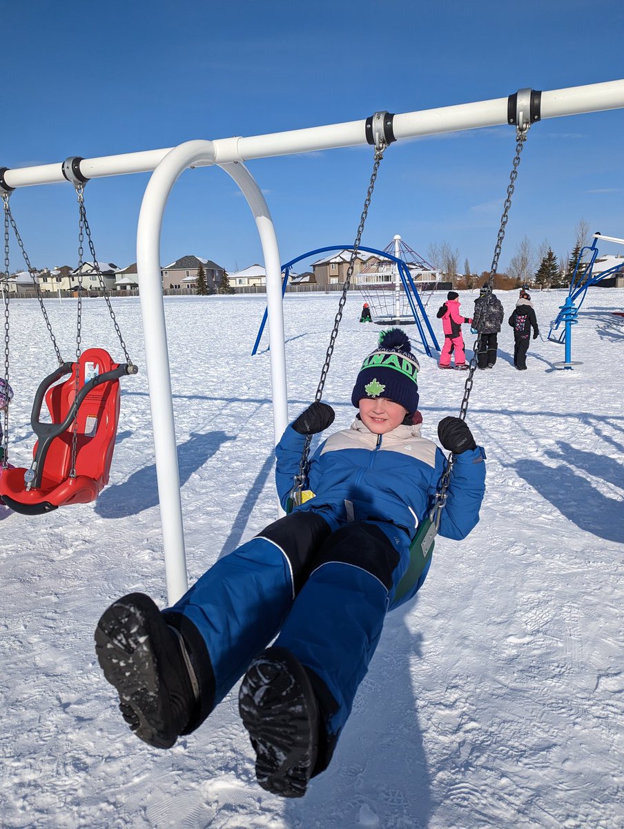 MsBarringtonCG's tweet photo. We have been learning about how structures need to both support and resist forces... what better examples than our playground structures! @ChristinaGFMPSD @FMPSD #iteachthird #scienceisfun #buildingandtesting #grade3istheplacetobe https://t.co/NNaUvVDKZg