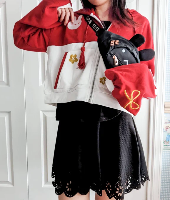the YOTR hoodie does match pretty well with the bunpack actually  