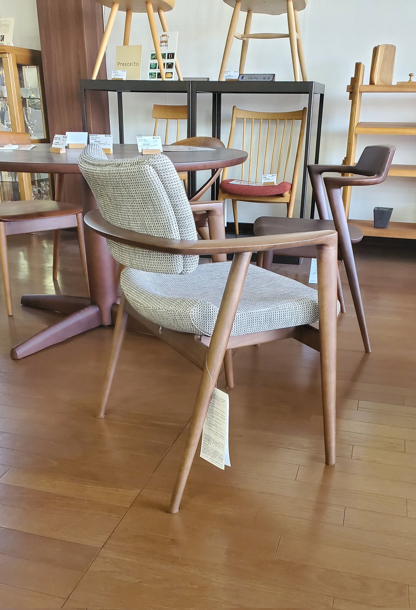 飛騨産業 腰にやさしい椅子 日本製 国産 | www.jarussi.com.br