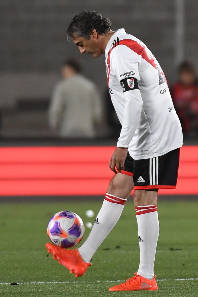 MaquinaRiver's tweet photo. ❔️⚽️ ¿Qué ex futbolista de River te hubiera gustado ver jugar durante su plenitud?

🔥 ¡No apto para tibios! https://t.co/vfiZTzxsz7
