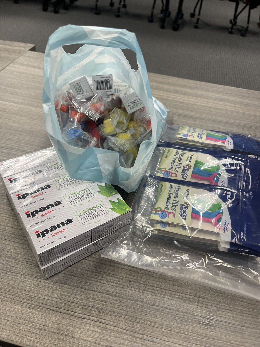 csl_msmax's tweet photo. Started the week collaborating with all of @MCPSCommunitySc CSL’s! We truly have the best team! Thank you, for the shoes and dental kits! 😀 https://t.co/wO3YiRk1fc