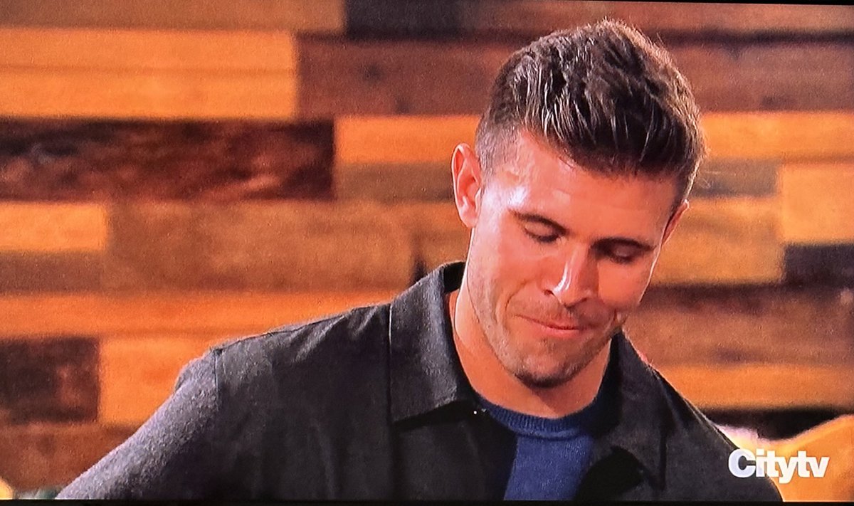 bach_rants's tweet photo. Zach realizing for the first time that the women also have to choose to marry him #thebachelor https://t.co/BabyiqTYQS