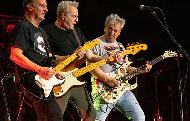jogopahg's tweet photo. Eso es disfrutar lo qué haces, es vivir y transmitir esa energía y actitud a todo su público. Muy buen rock. Cada vez son mejores. @Dani_Mezquita @DavidSummersHG @rafahg @JaviMolinaHG @ESQUIMALHG @WallbigbandMuro @Jason_Paradise @estamoslocosmty @hombresgnet @HombresG https://t.co/0AYEP4triJ