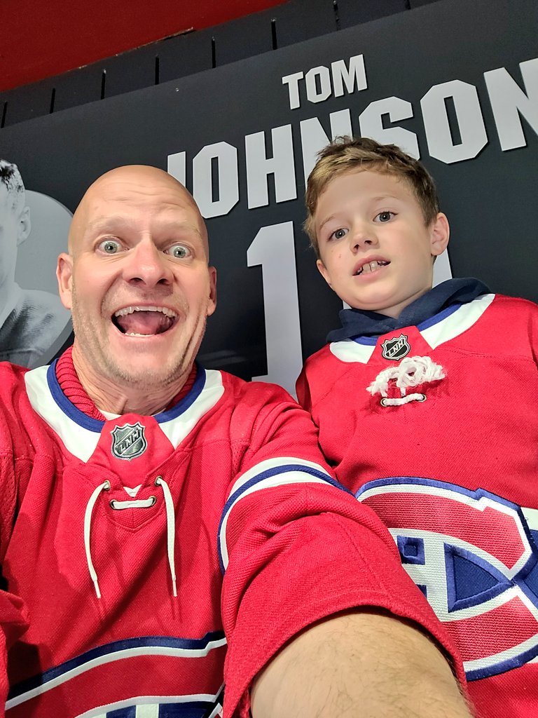 rockinreid's tweet photo. Having a blast despite the score. #GoHabsGo @CanadiensMTL #TopRow #HabsSelfie https://t.co/W4w6pmthlr
