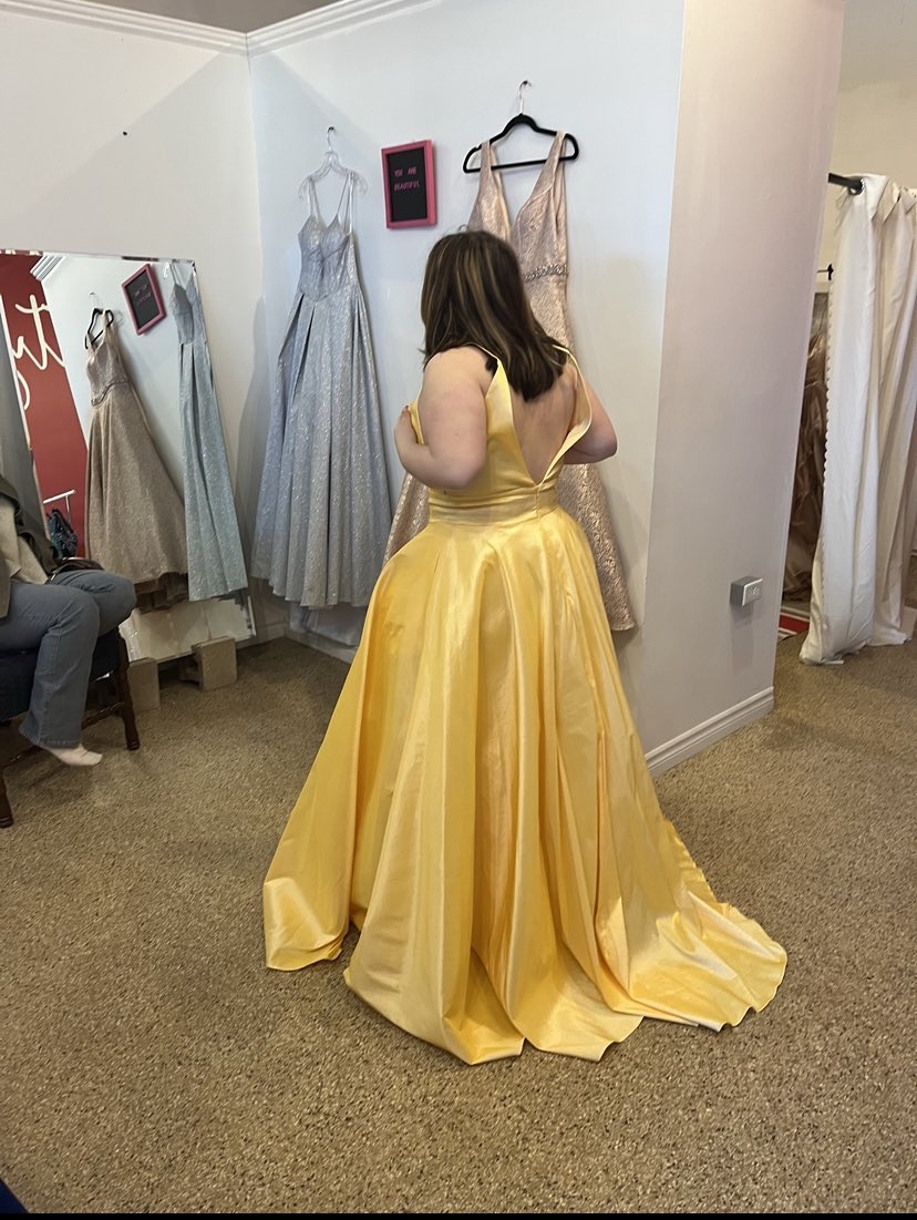 anna ¹⁸⁸ on Twitter "ok here’s my prom dress 🤭 it’s obviously gonna be
