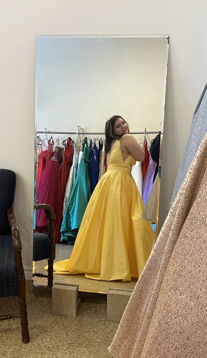 anna ¹⁸⁸ on Twitter "ok here’s my prom dress 🤭 it’s obviously gonna be